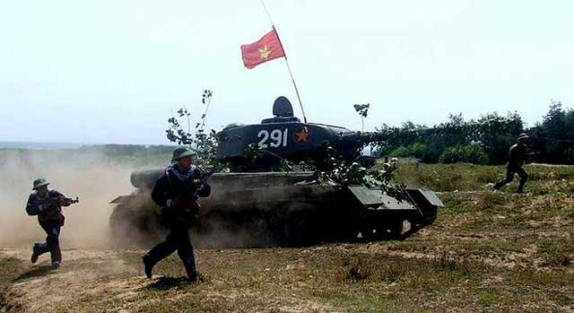 Tank Sô Viết T-34/85 2.4G xích kim loại (1/16 RTR)