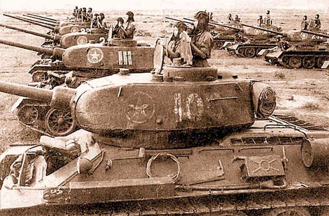 Tank Sô Viết T-34/85 2.4G xích kim loại (1/16 RTR)